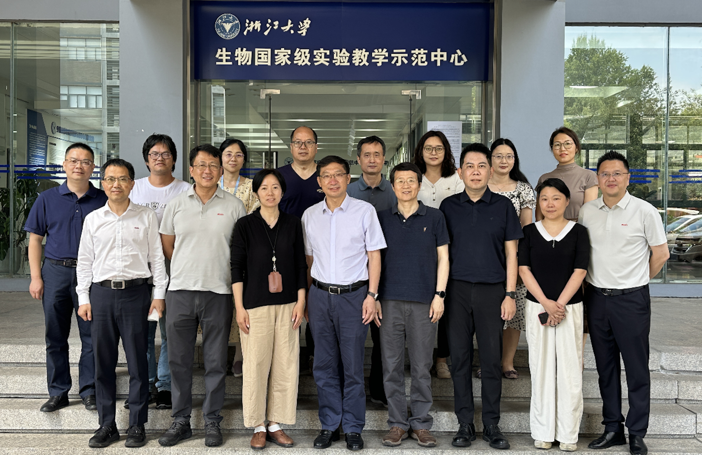 麦克奥迪实业集团有限公司董事长廖显胜携团队莅临调研教学示范中心